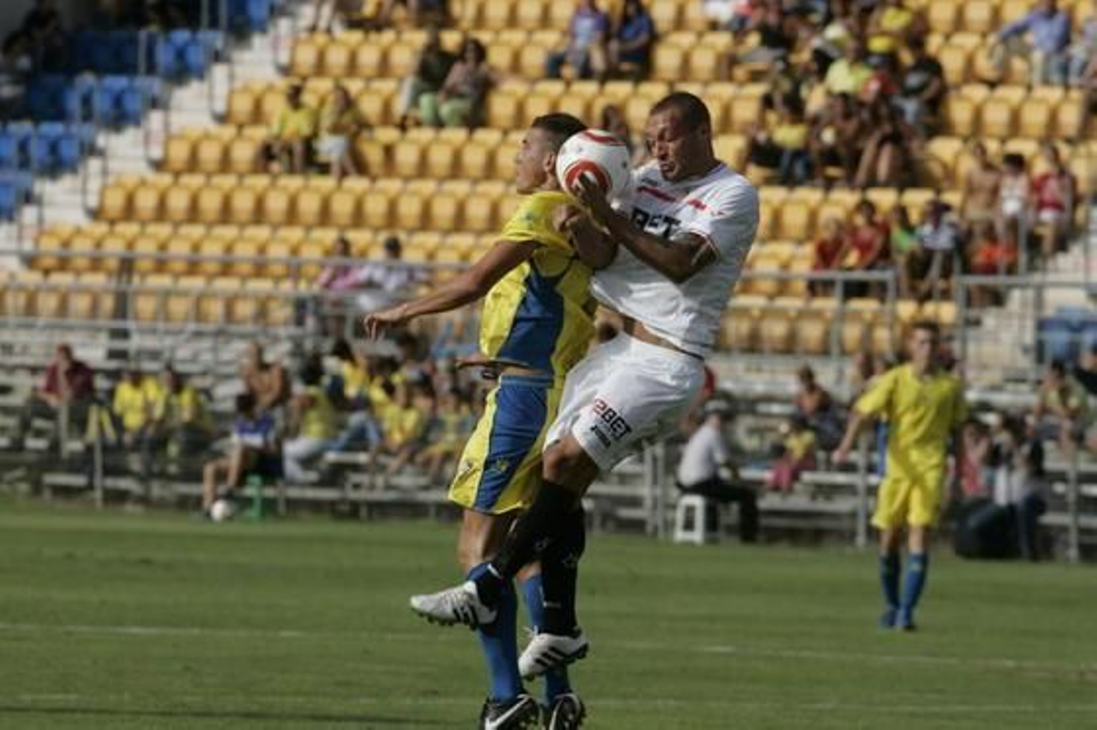 El Sevilla consiguió imponerse por tres goles a dos y cierra así la época de pruebas antes de enfrentarse al Barça.

Foto: Jesús Marín