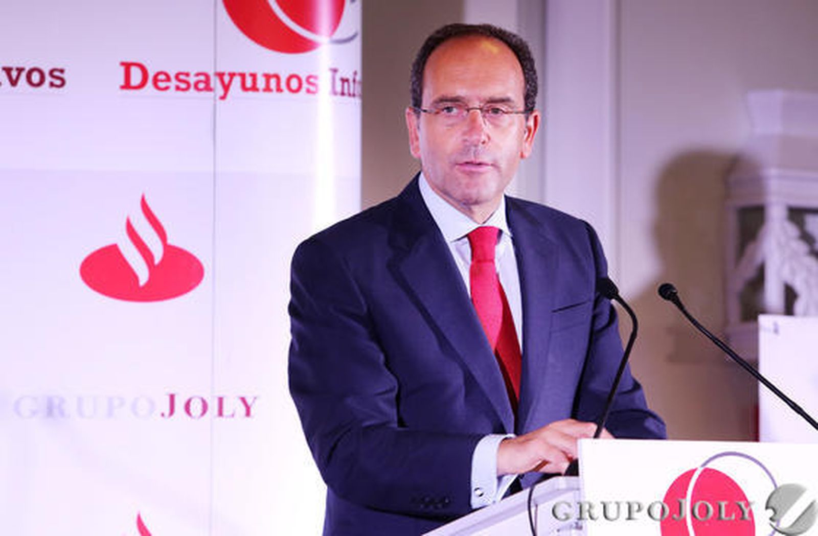 Alberto Delgado, director territorial en Andalucía del Santander, transmitió mensajes claros y concisos. 

Foto: Pascual