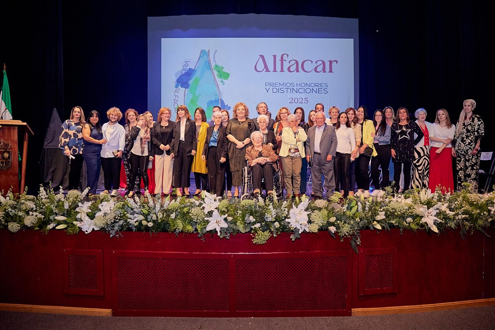 Foto de familia con los galardonados al final de la Gala.