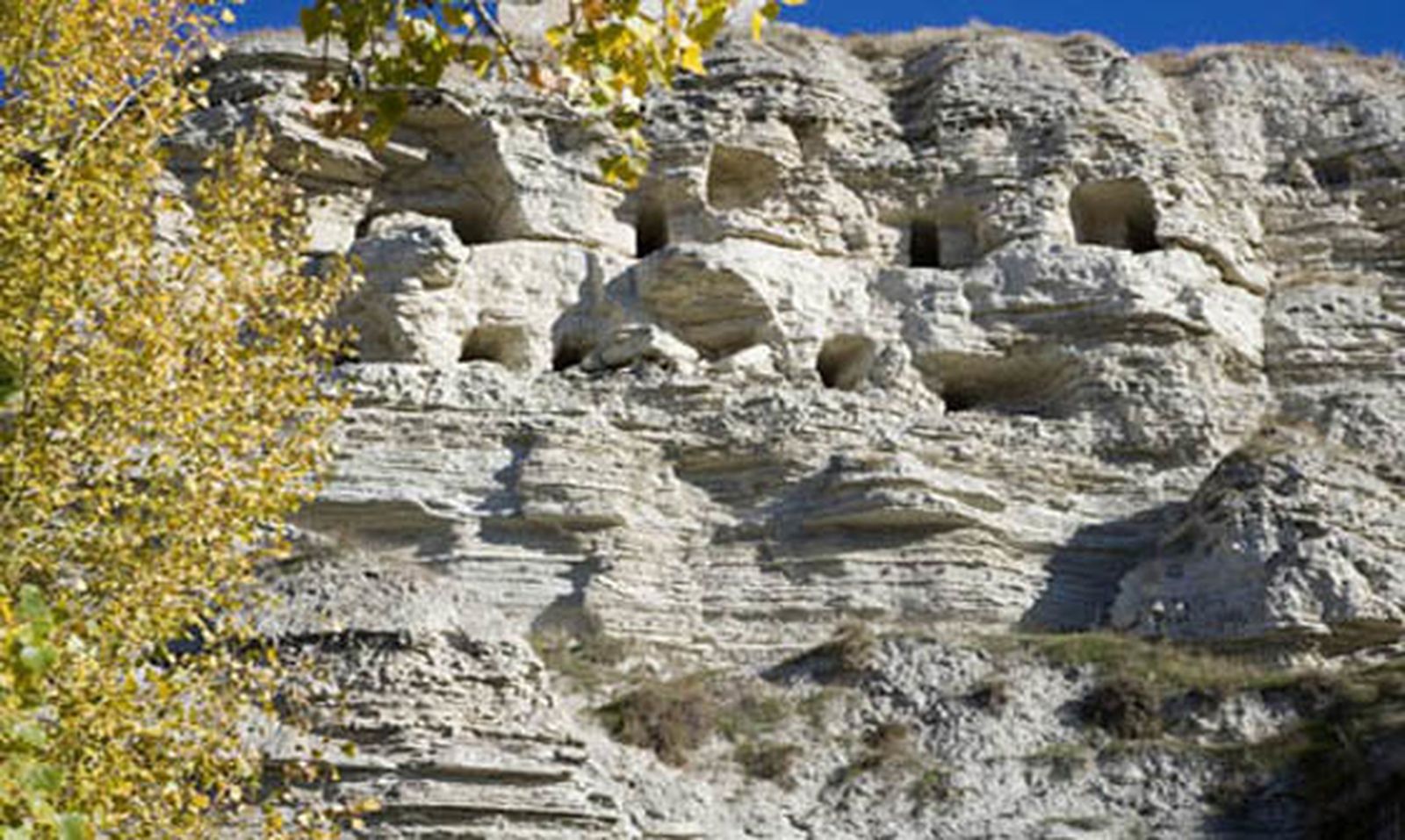 Ayuntamiento de Castilléjar. Cuevas del Río Guardal.