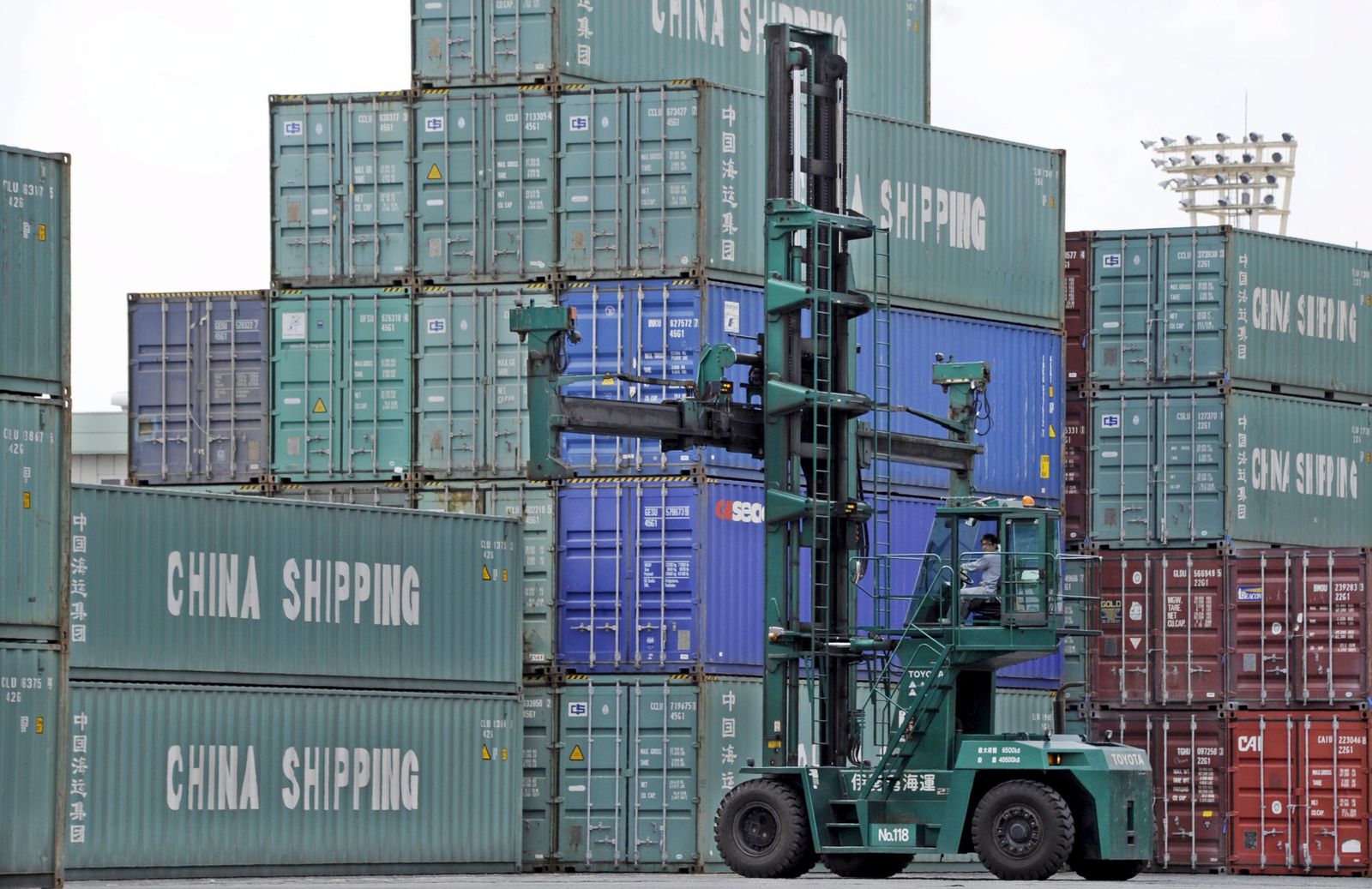 Imagen de archivo de contenedores de exportación de productos