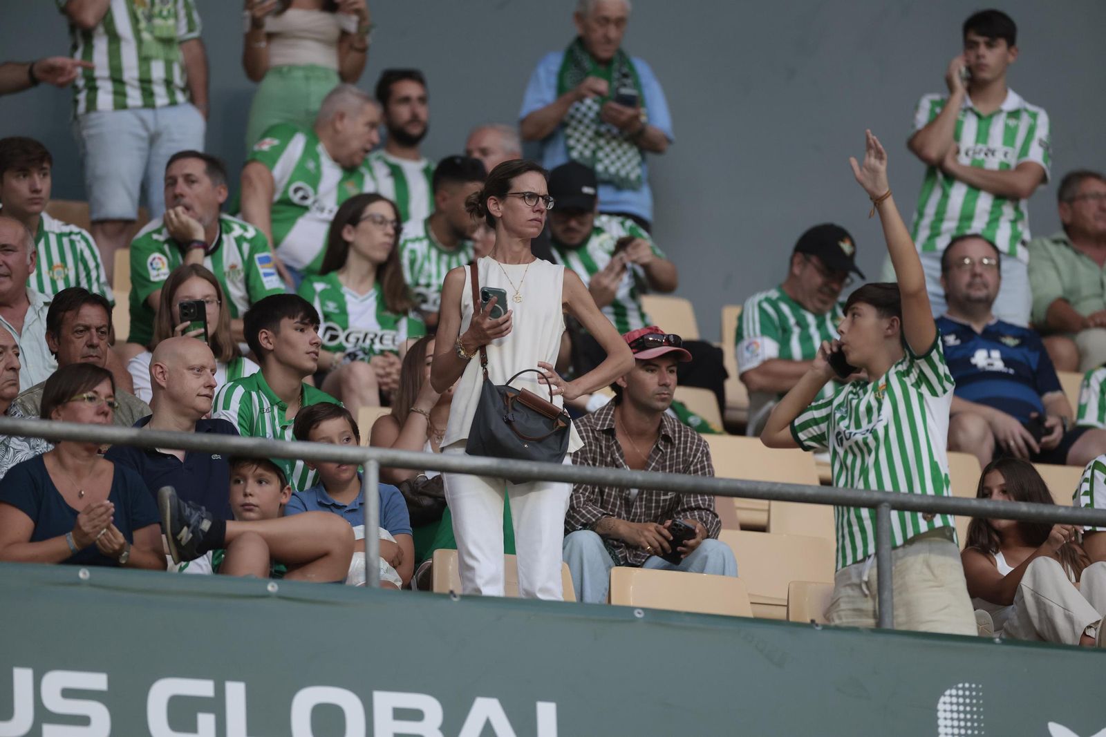 Búscate en las fotos del Betis - Alavés