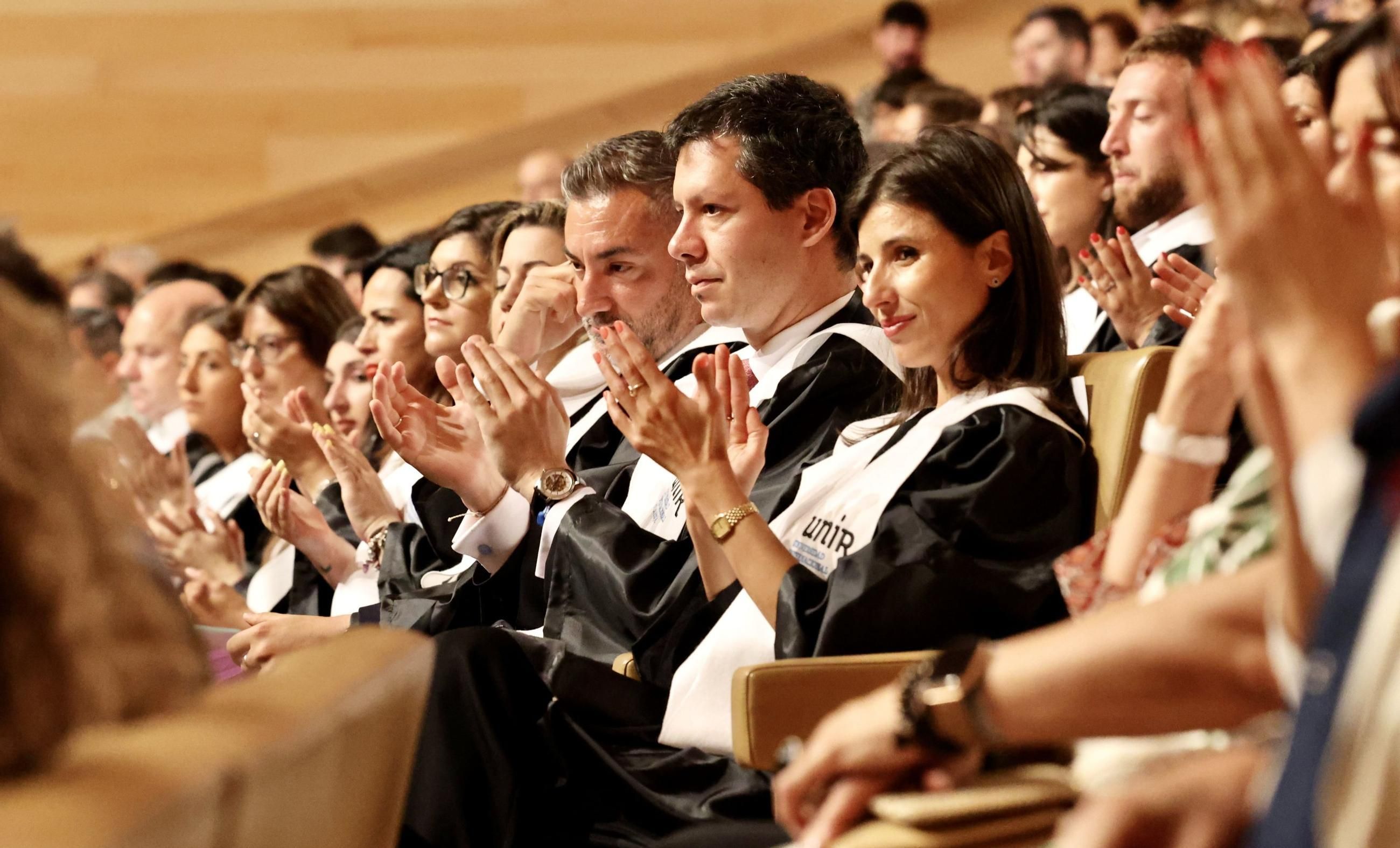 El 76% de los universitarios trabaja a los cuatro años, es indefinido y gana unos 31.000 euros