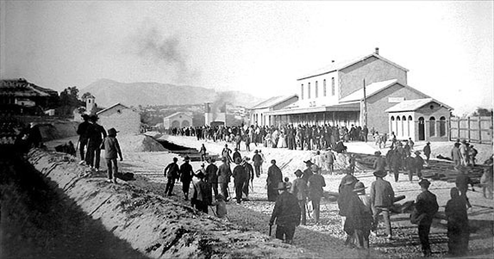 Actividad en la estación de Almendricos, en Murcia, donde se bifurcaba la línea hacia Baza