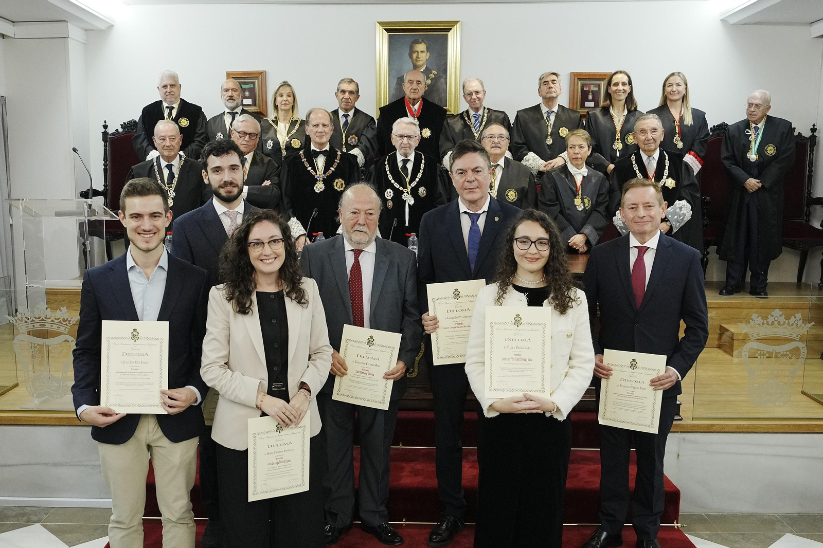 Foto de familia de los premiados en el arranque del curso