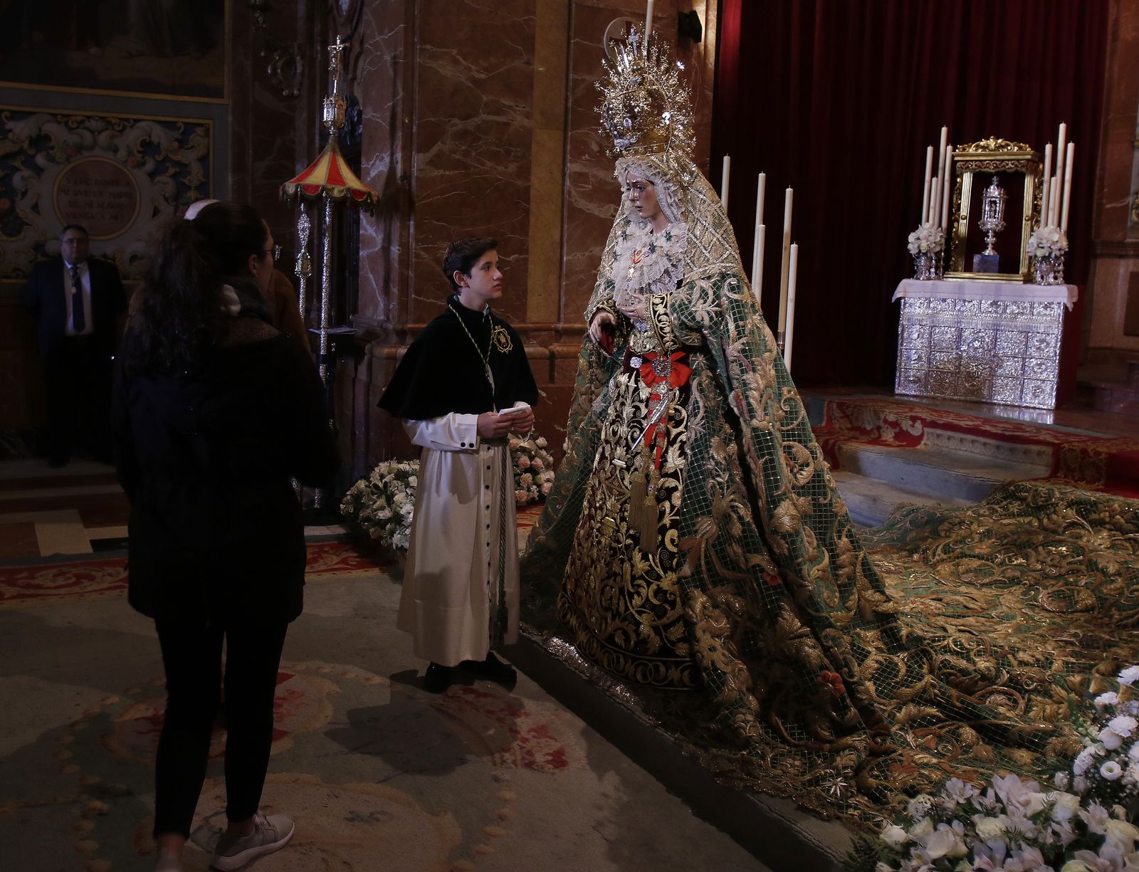 Besamanos de Esperanza de Triana y Macarena