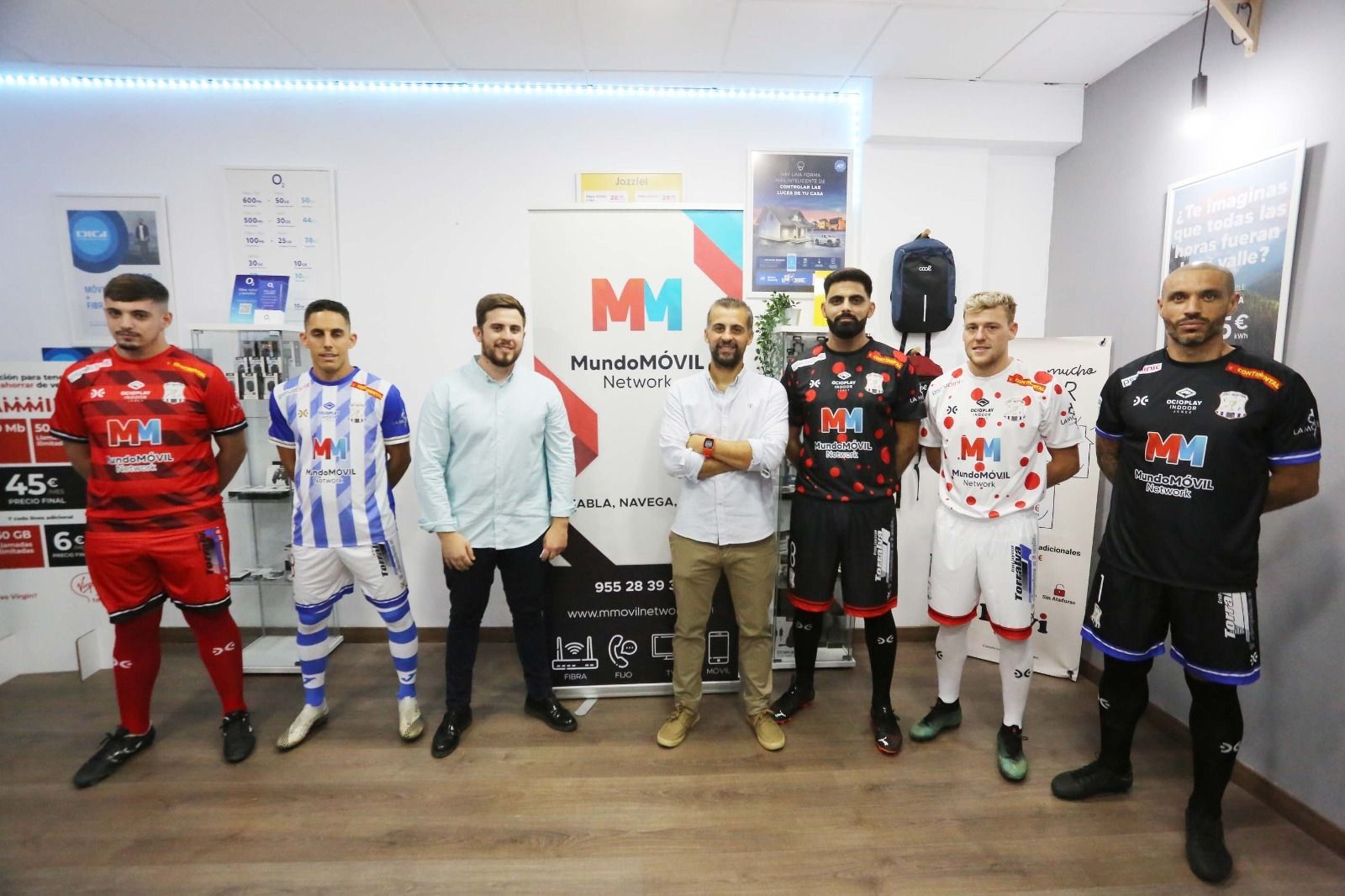 El Jerez Industrial presentó sus equipaciones en Mundomóvil.