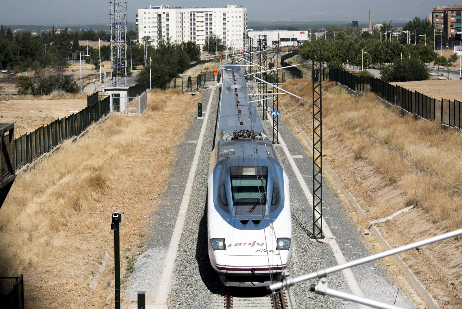 El Gobierno se compromete a recuperar conexiones AVE entre Granada y Madrid