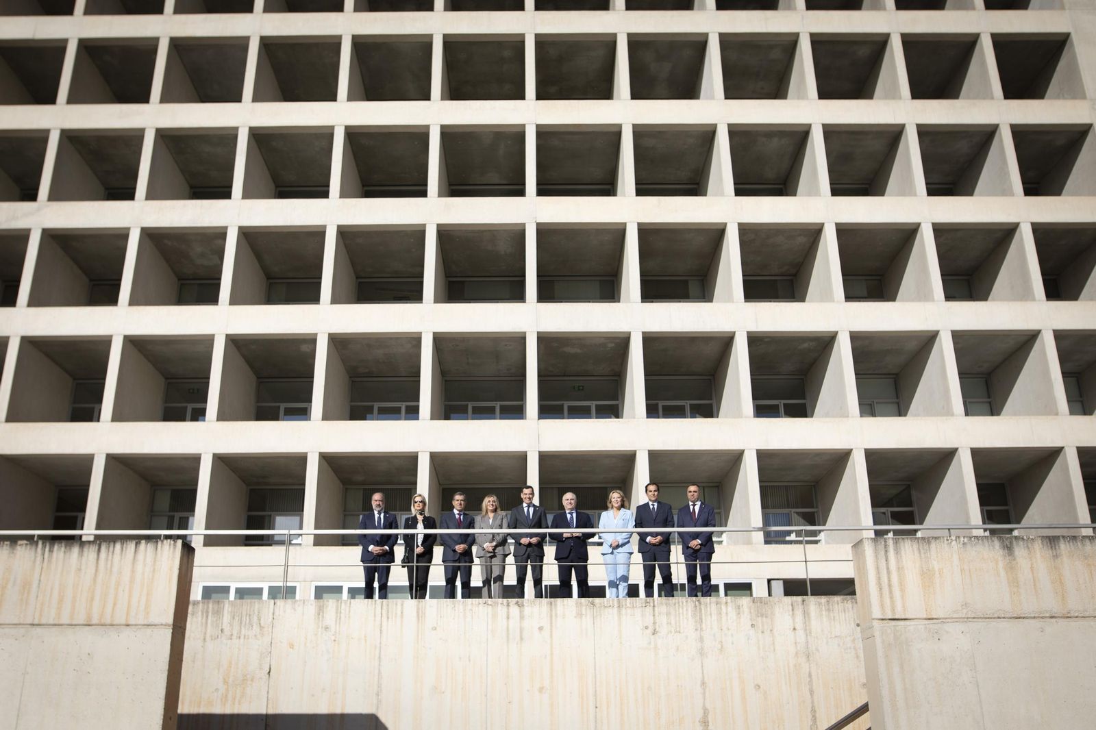 Acuerdo institucional de compraventa del edificio El Cubo en Granada