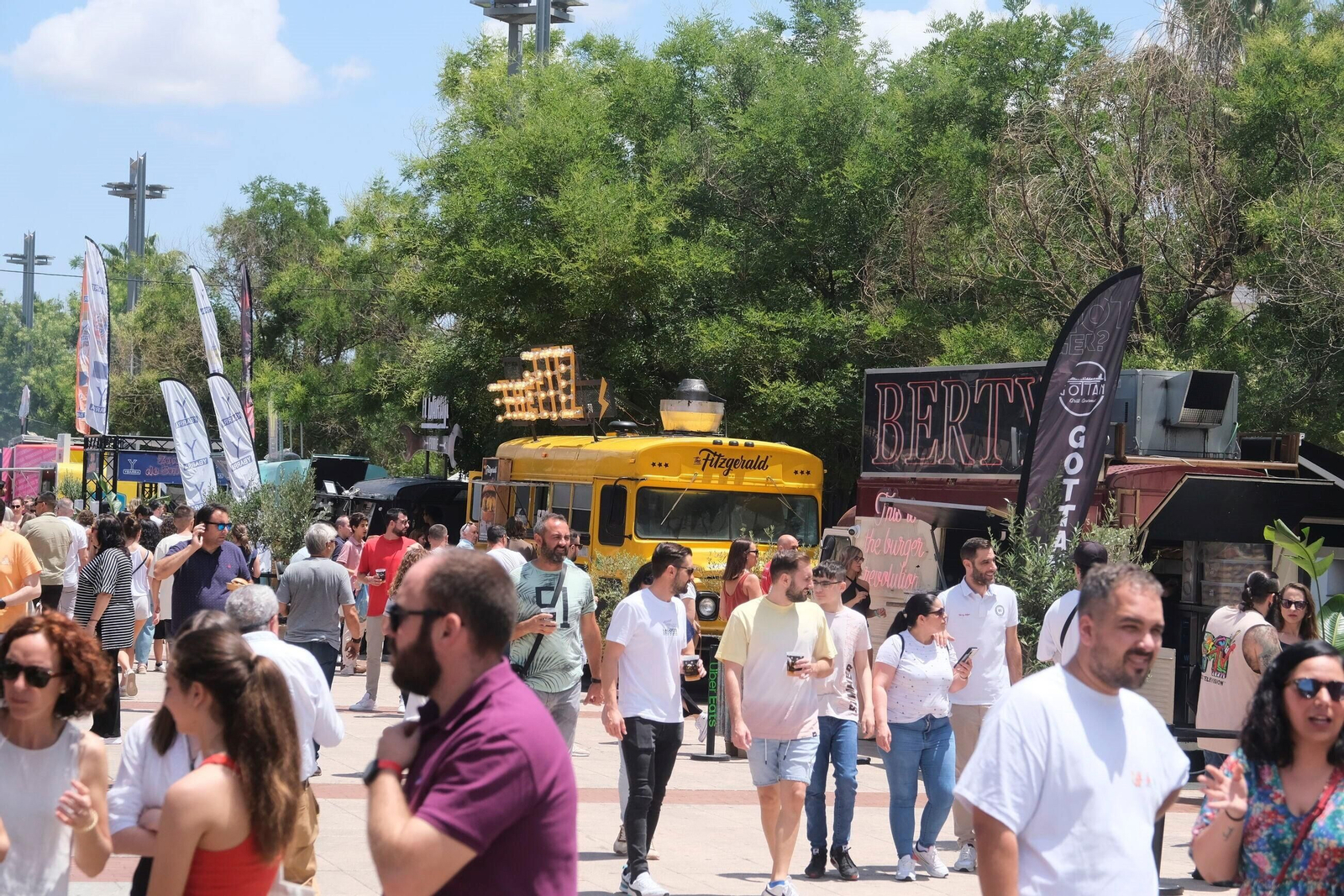 The Champions Burger vuelve a llenar El Vial de Córdoba en su primera jornada de tarde, en imágenes