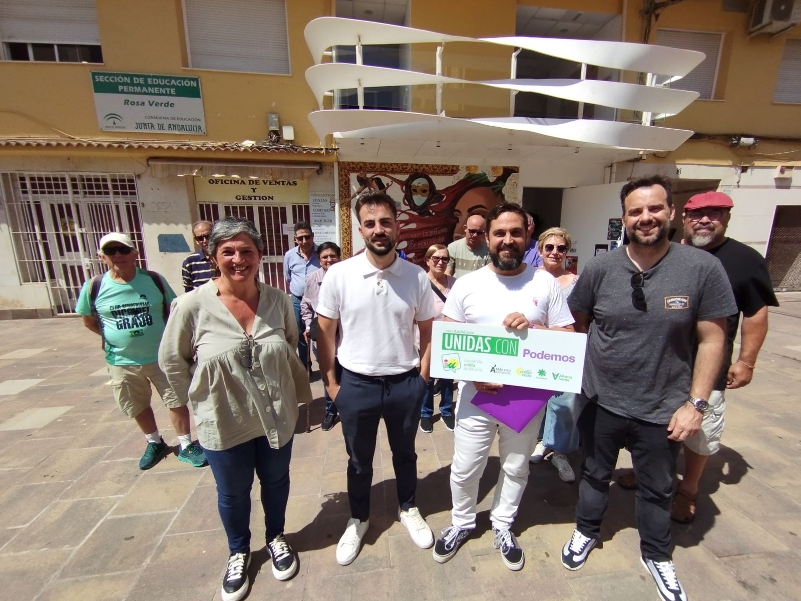 La presentación de las medidas dirigidas a los jóvenes.