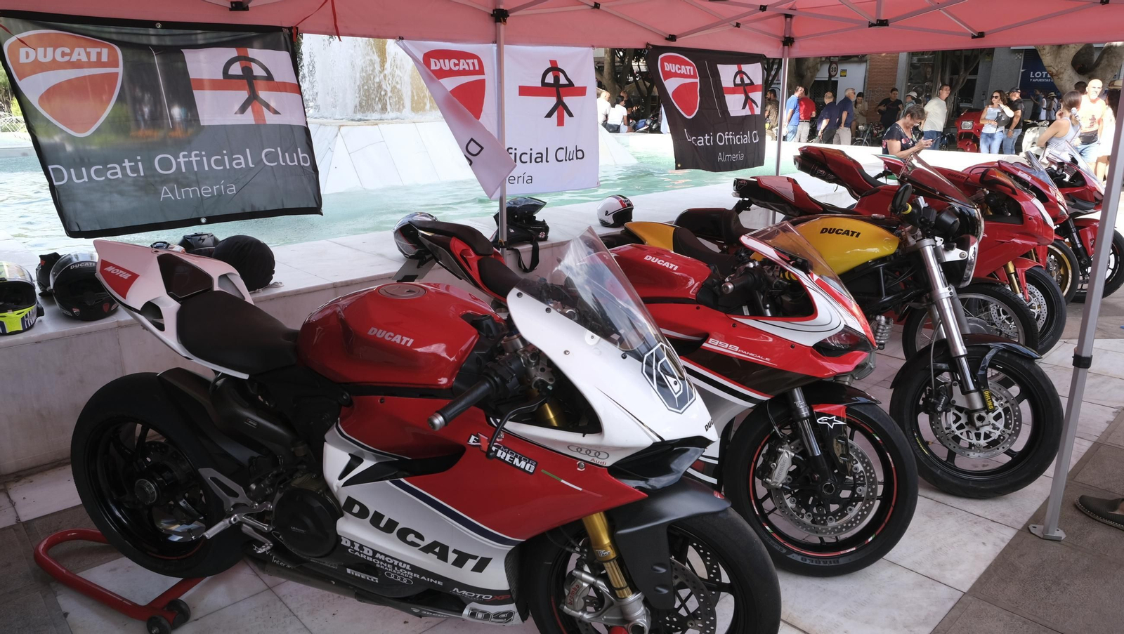 Exposición de motos antiguas y Ducatis en la Feria de Almería 2025, en imágenes