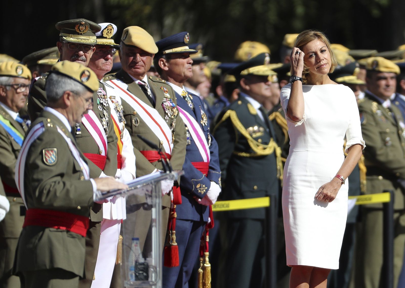 Cospedal, ayer en la base de Torrejón de Ardoz.