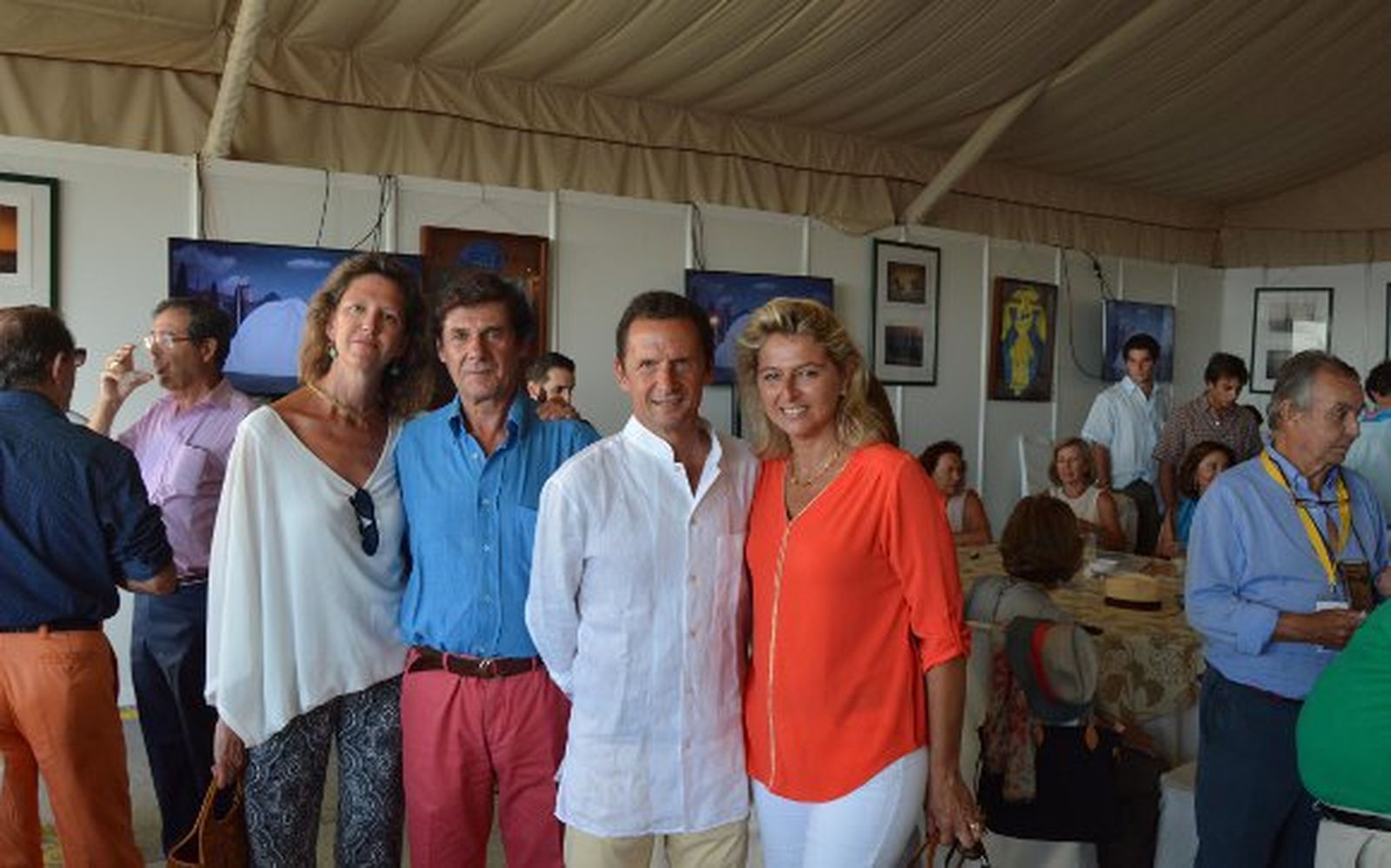 Los hermanos Manolo y Carlos Laffón con Rocío Molina y Patricia Lomba, en el Jockey Club.

Foto: Ignacio Casas de Ciria