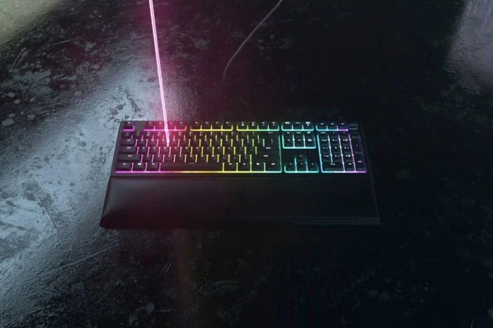 Trabaja y juega con este teclado híbrido: ¡tiene un 40% de descuento en los Días Naranjas de PcComponentes!