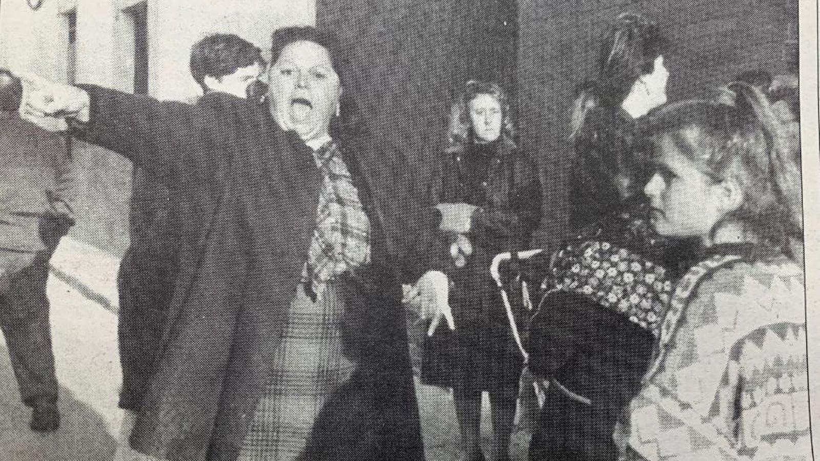 Un grupo de vecinas reclama el cierre de un punto de venta de droga.