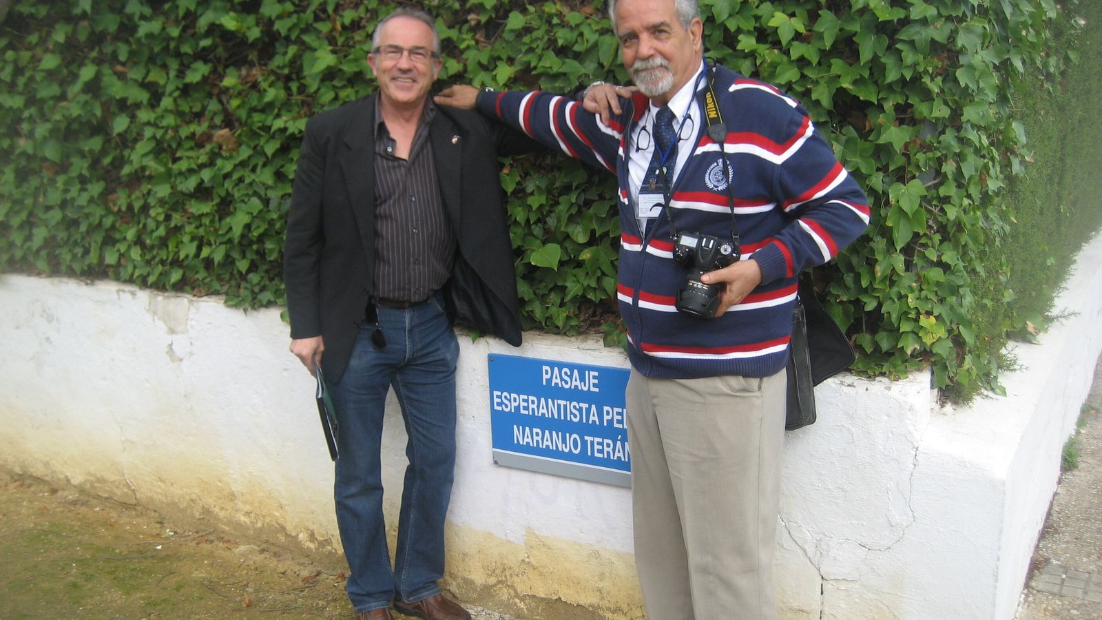 El autor del artículo junto al presidente de la Federación Andaluza de Esperanto, Ángel Arquillos, 2015