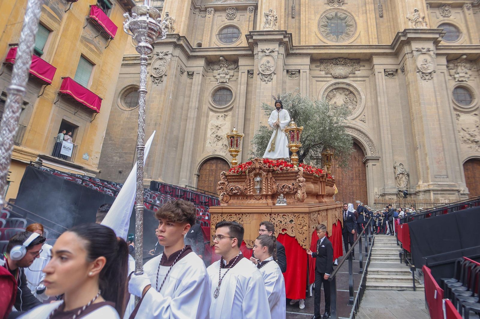 Así vivió Granada la salida de la Hermandad del Cautivo