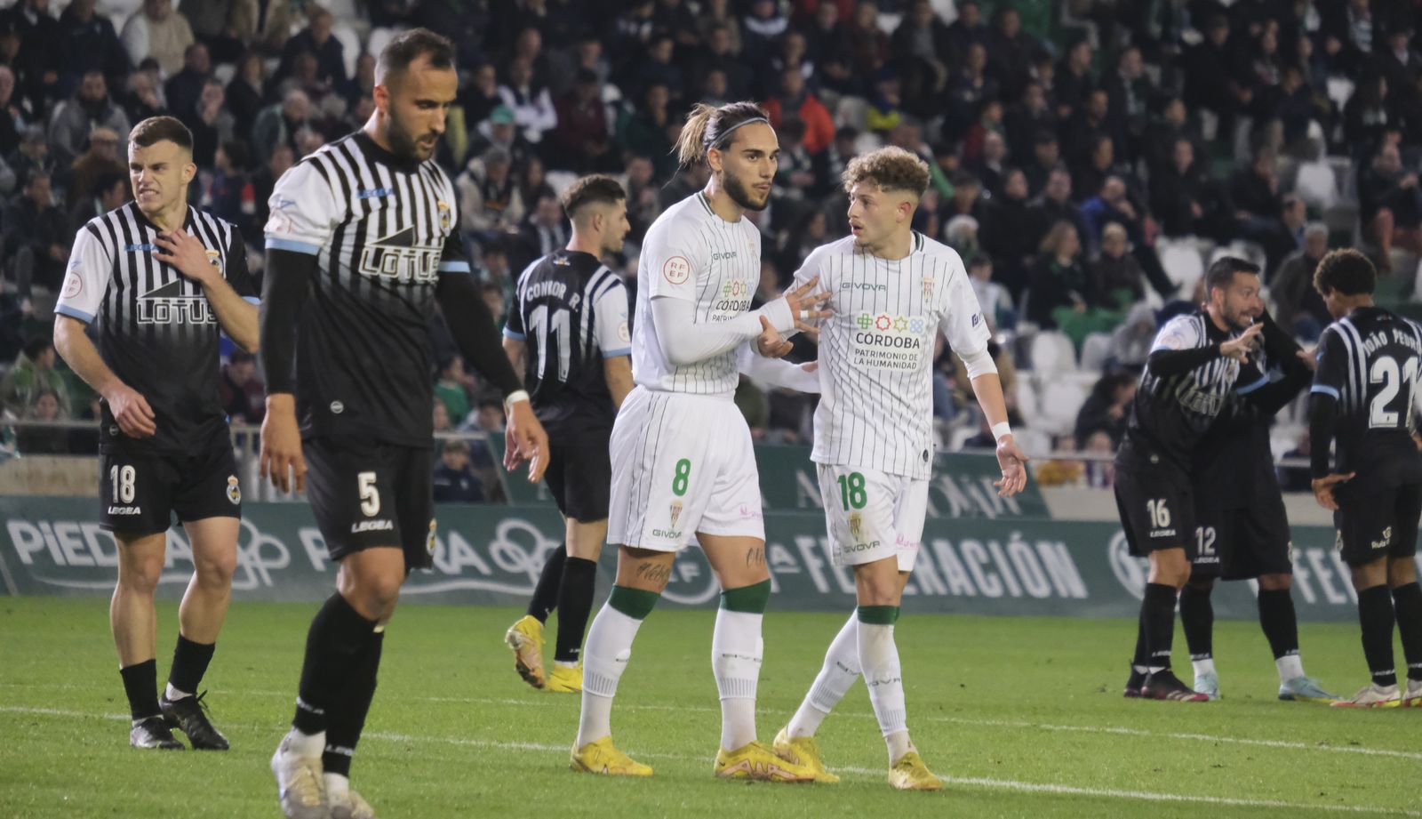Las imágenes de la derrota del Córdoba CF ante la Balona en El Arcángel