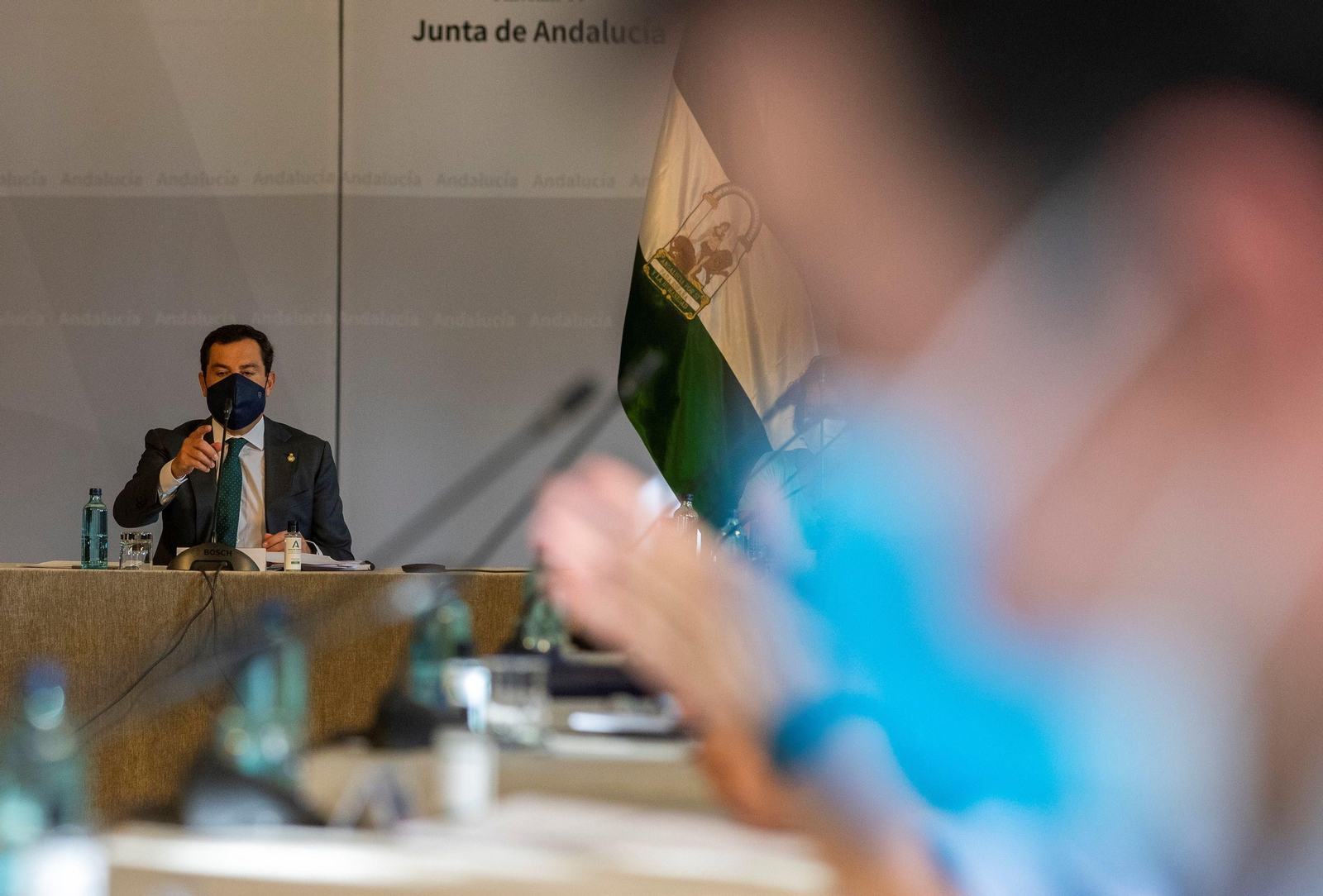Juanma Moreno durante una reunión del comité de expertos. Juanma Moreno durante una reunión del comité de expertos.