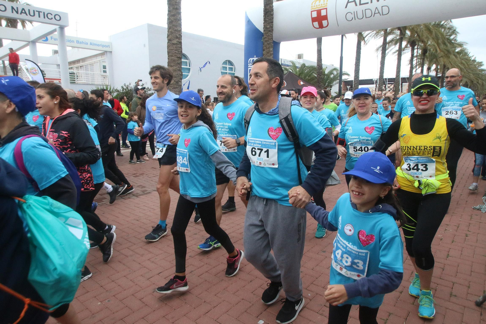 Galería gráfica de la 'RUNNER FASHION CARRERA AZUL POR EL AUTISMO'