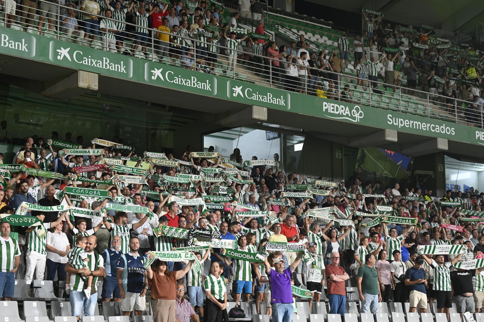 Las mejores fotos del ambiente en El Arcángel para el Córdoba CF - Racing de Santander