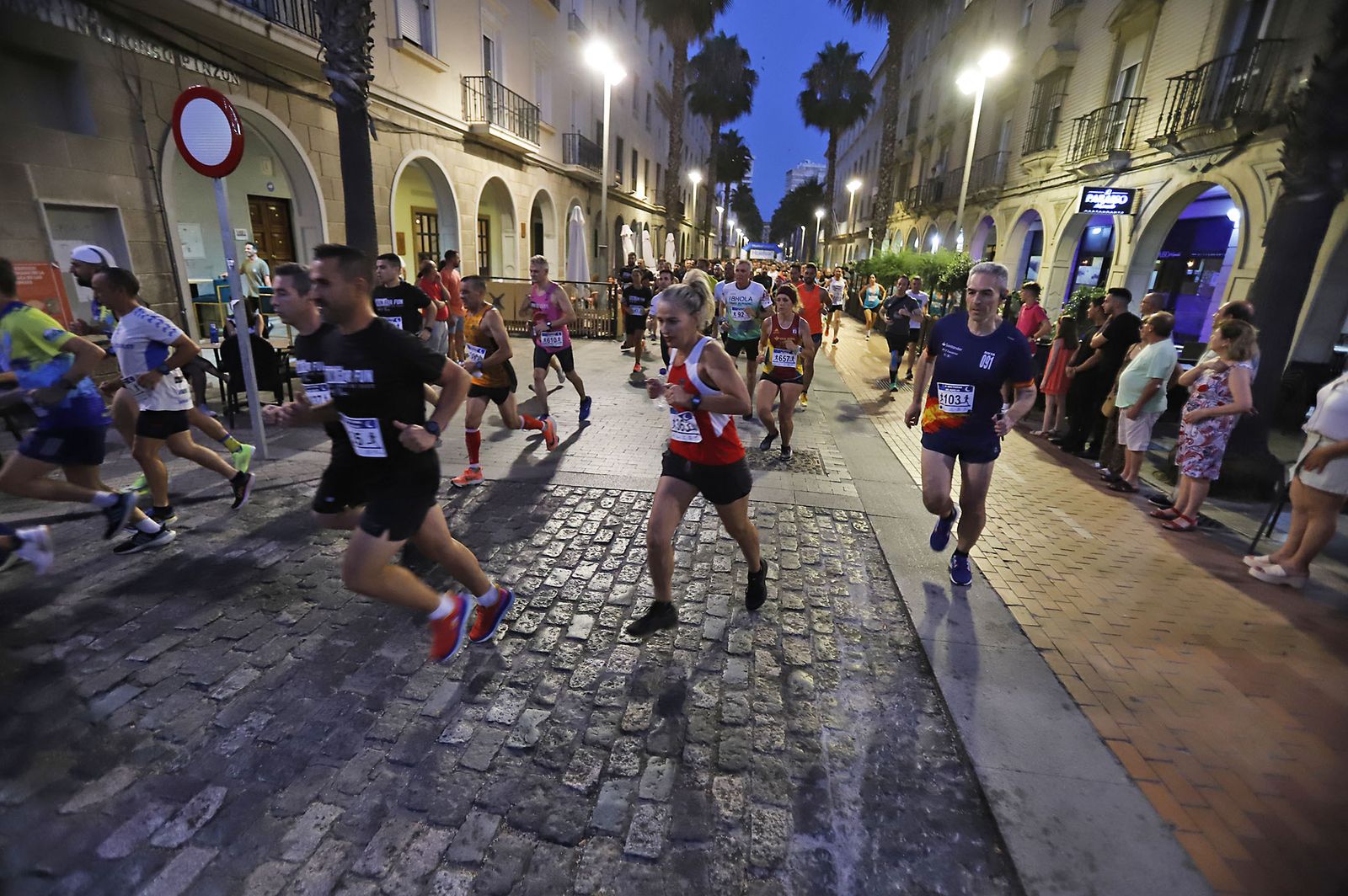 Imágenes de la Carrera Nocturna de Huelva