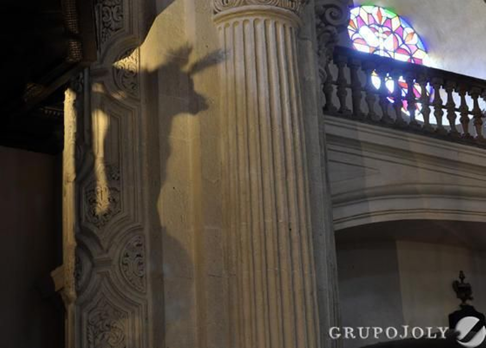 El Amor, reflejado en un pilar del Salvador

Foto: Manuel Gómez