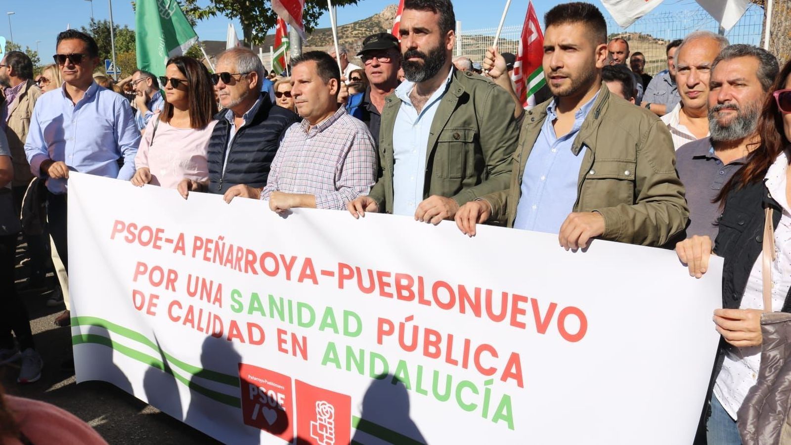Representantes del PSOE también se sumaron a la protesta.