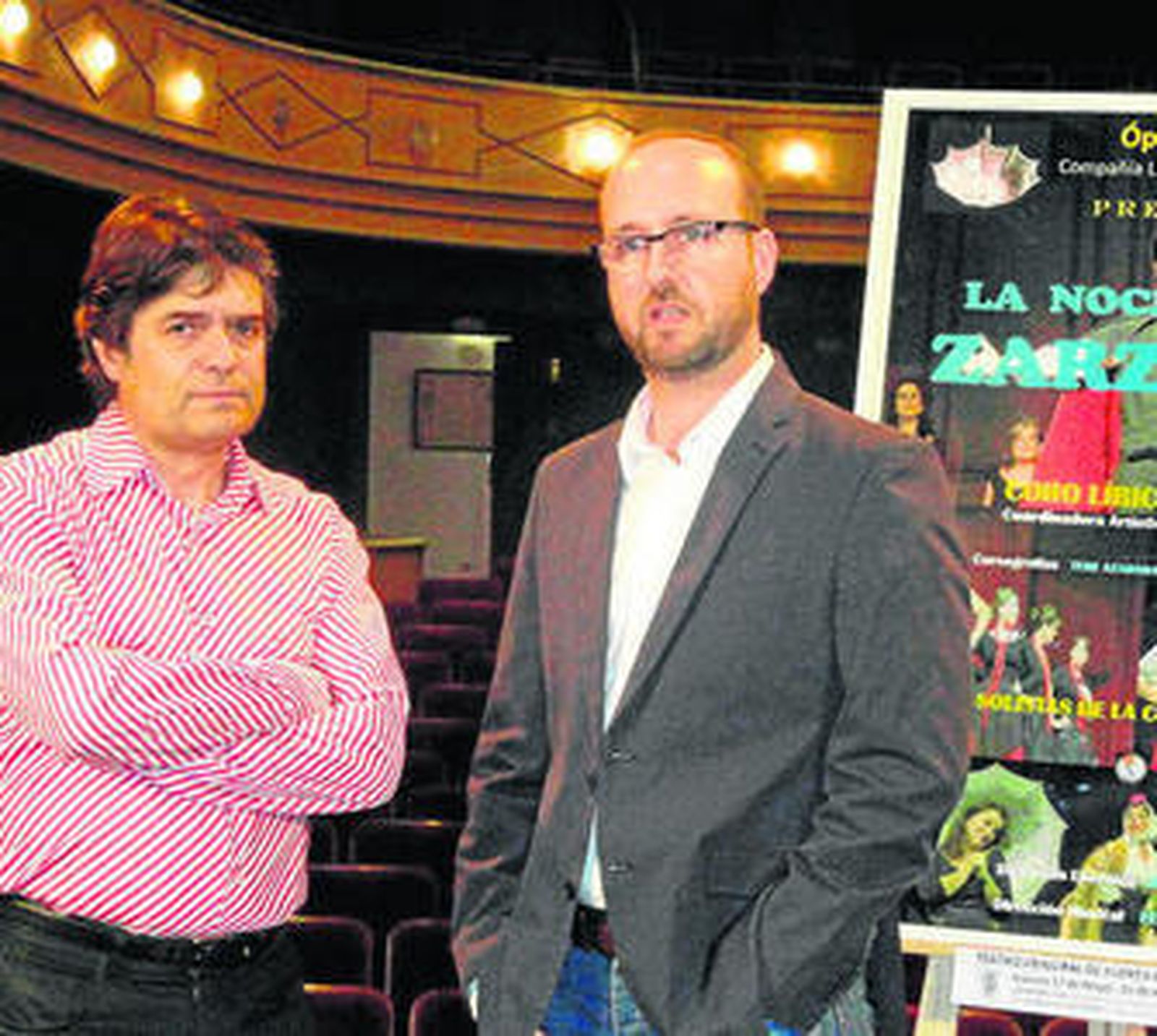 Fernando Vázquez y Manuel Izco, ayer en el Teatro.