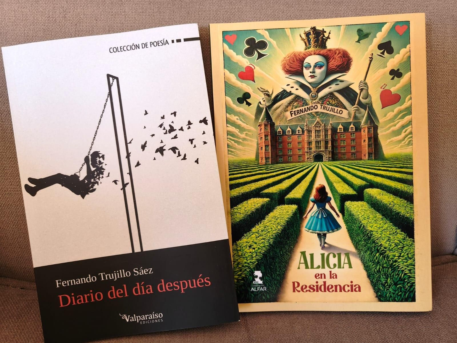 Ejemplares del poemario y de la nueva obra de teatro del algecireño Fernando Trujillo