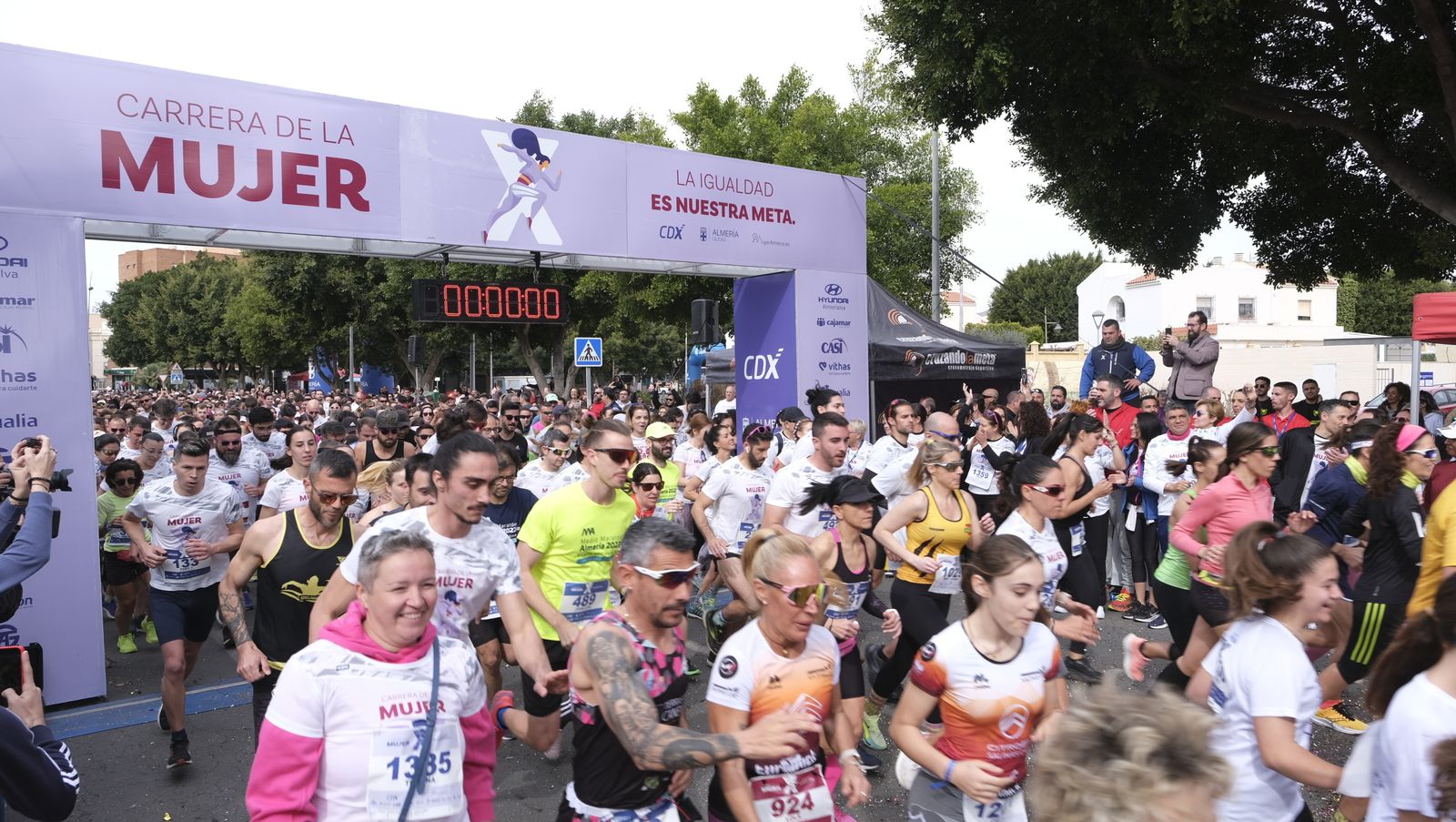 Imágenes de la Carrera de la Mujer 2023 en Almería