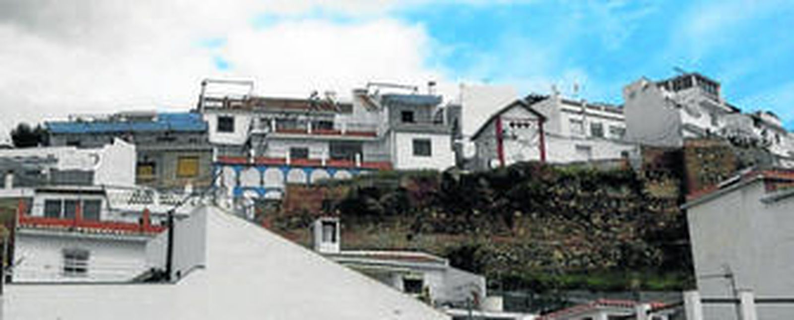 Restos de la muralla árabe del siglo XII en Vélez-Málaga.