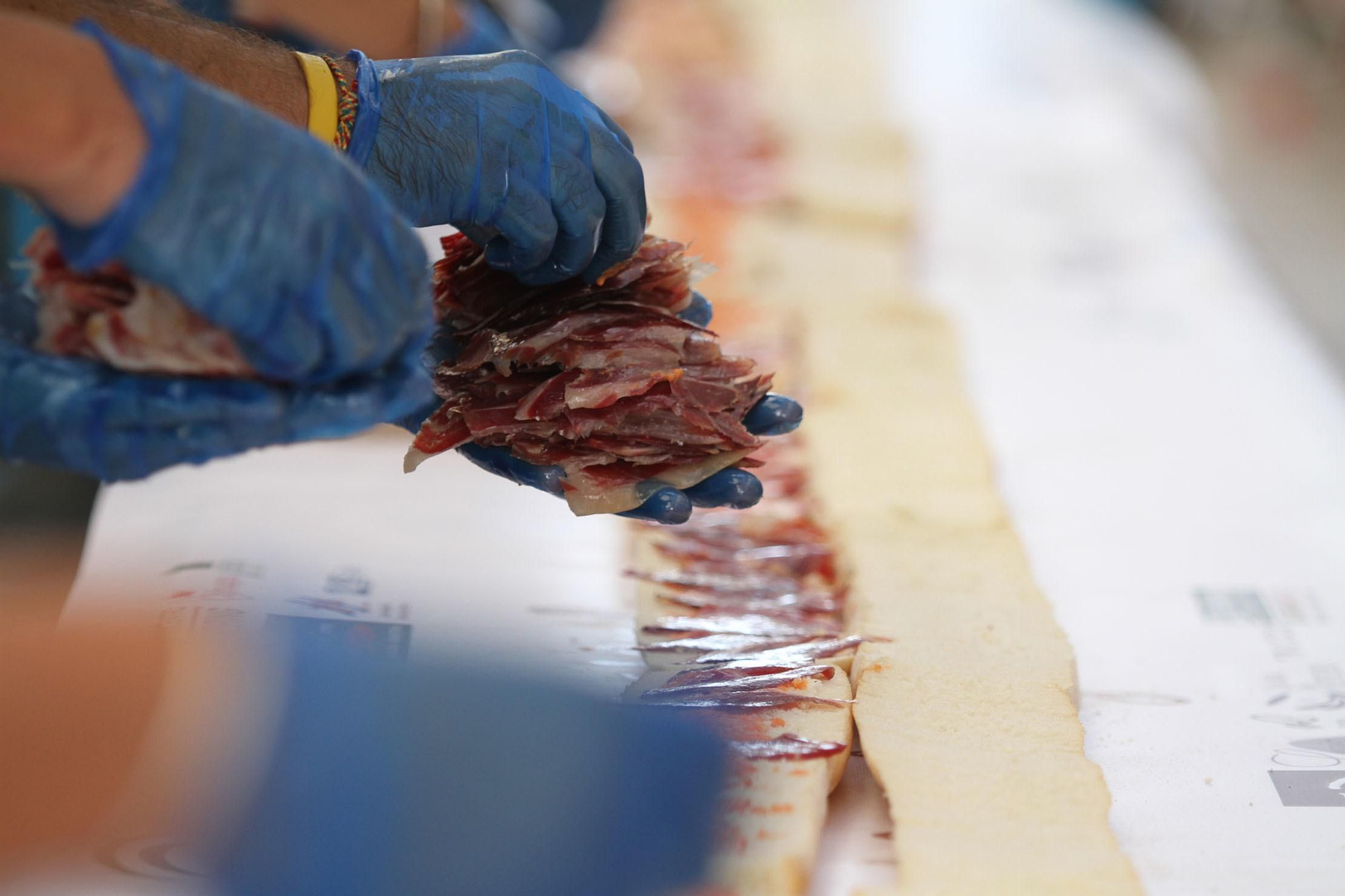 Record Guinnes del bocadillo de jamón mas grande del mundo, en Huelva