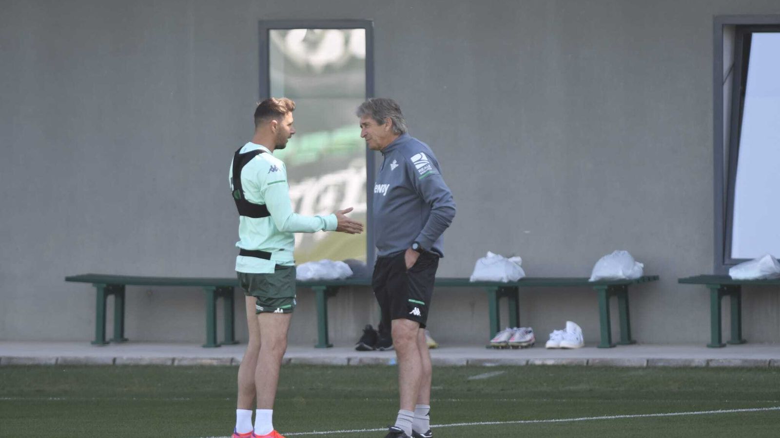 Joaquín toma la palabra ante Pellegrini.