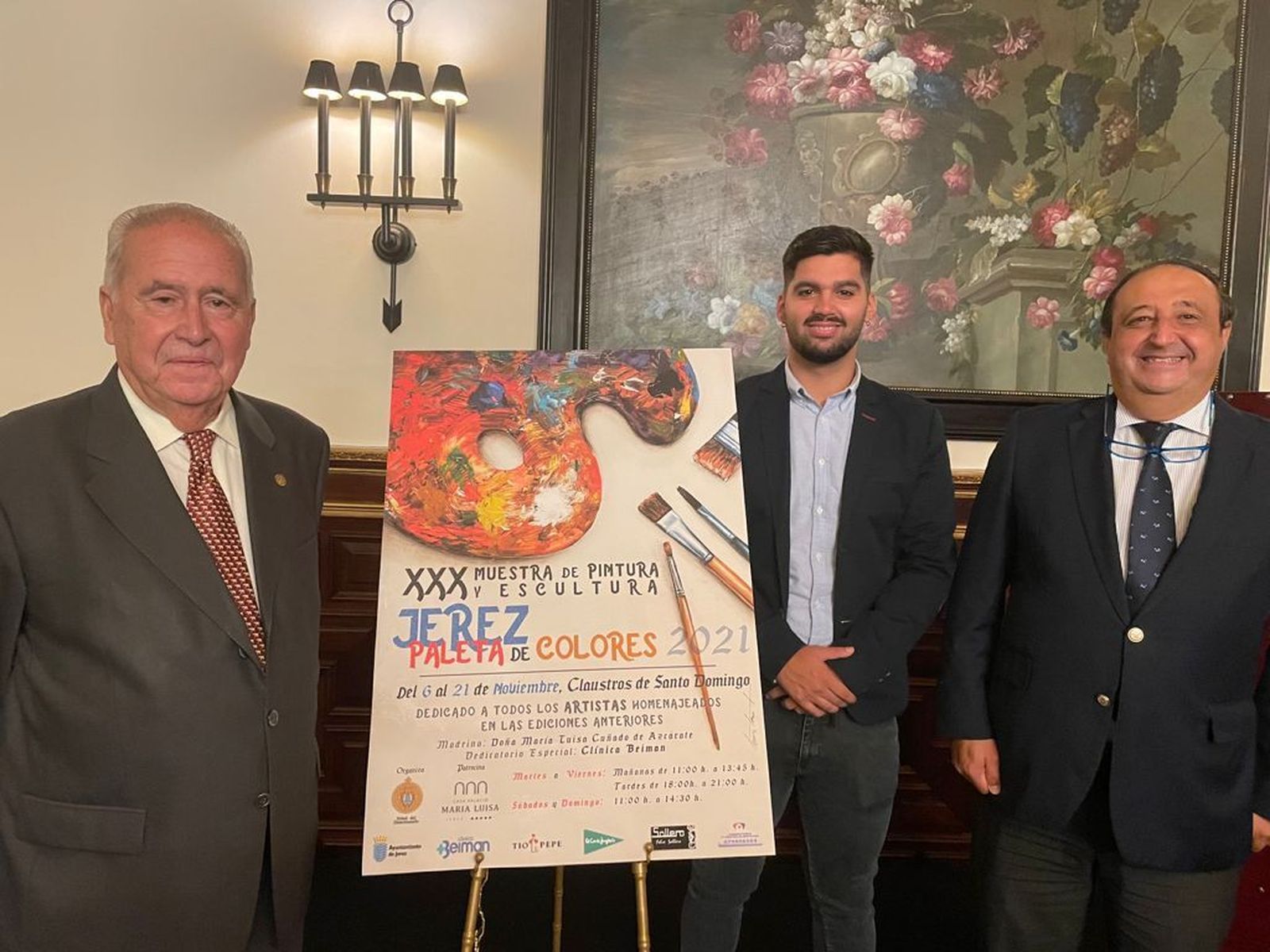 Santiago Zurita y Francisco Zurita posan con el autor del cartel anunicador.