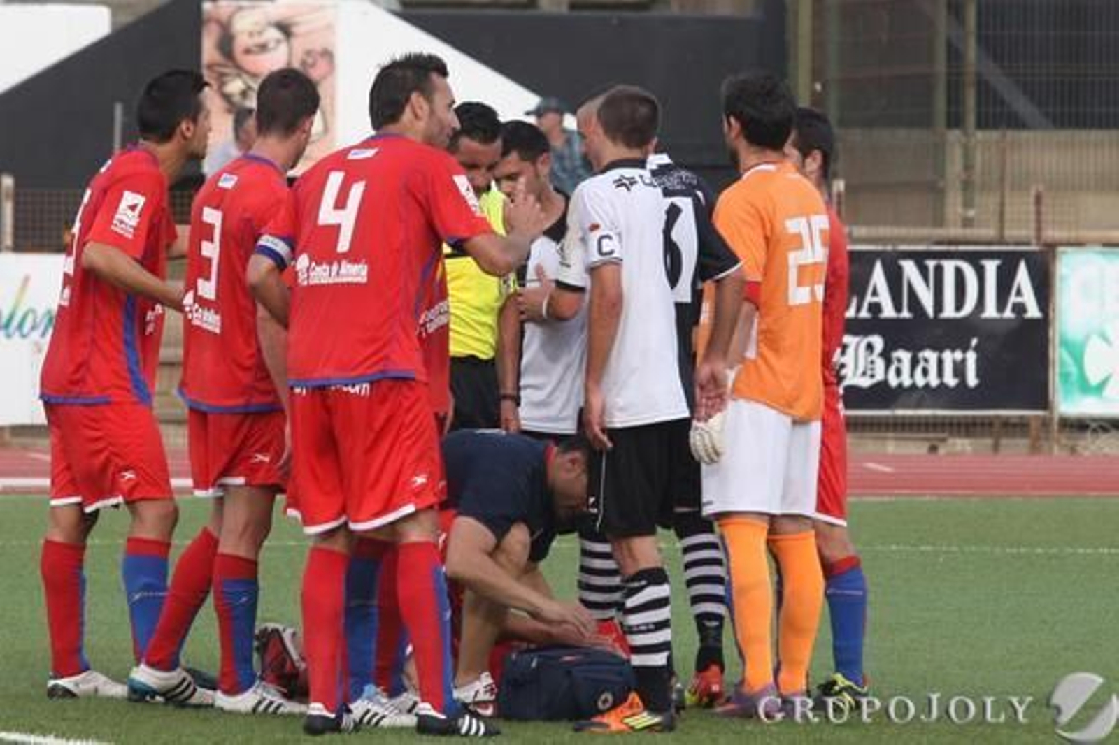 La Balona certifica su segunda posición tras el 2-0 para los blanquinegros.

Foto: Paco Guerrero