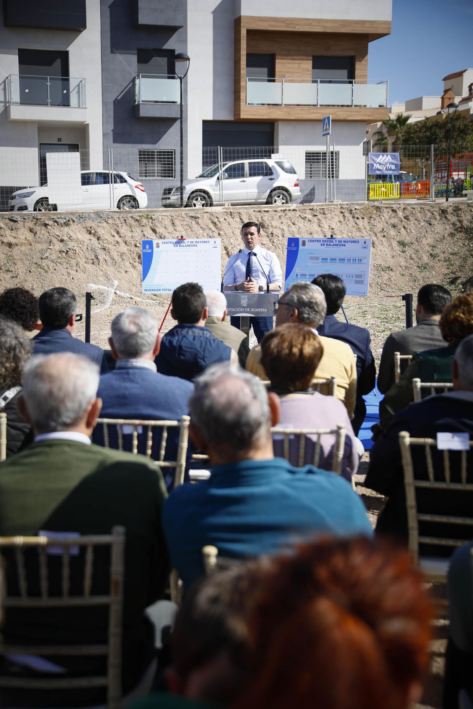 Las imágenes de la primera piedra del Centro de mayores en Balanegra