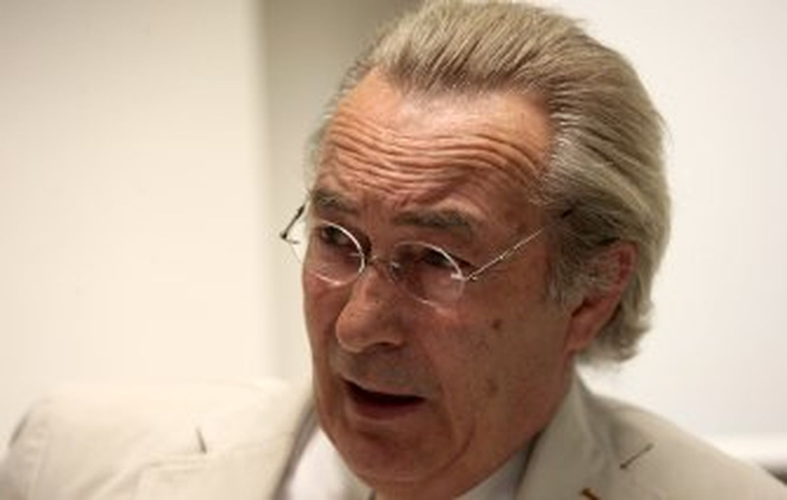 "Durante el Año Cernuda me hicieron muchos feos por no ser político"