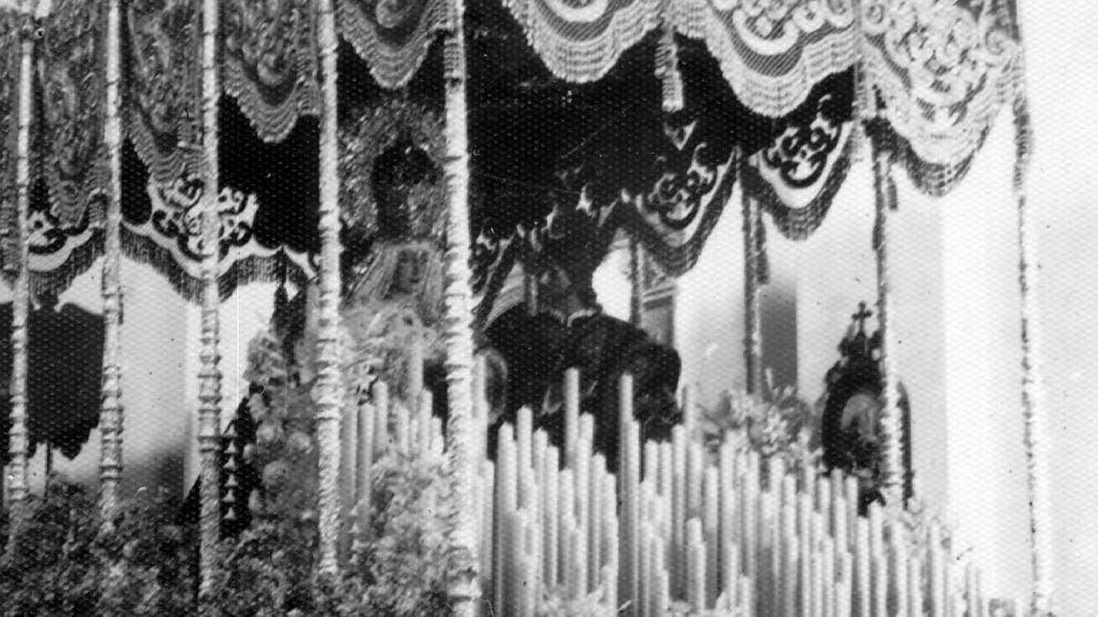 La Virgen de la Victoria acompañada de San Juan Evangelista en el año 1954