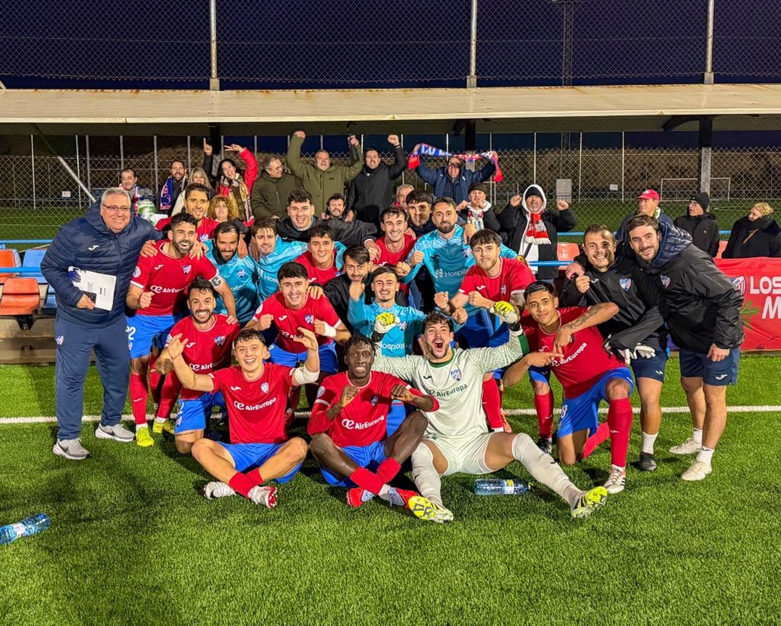 El Estepona respira (0-3) y el Atlético Malagueño se hunde más (3-0)