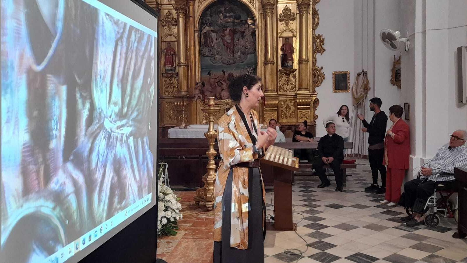 Paz Barbero, durante la presentación del proceso de restauración en la iglesia de Santa Ana en Algodonales.