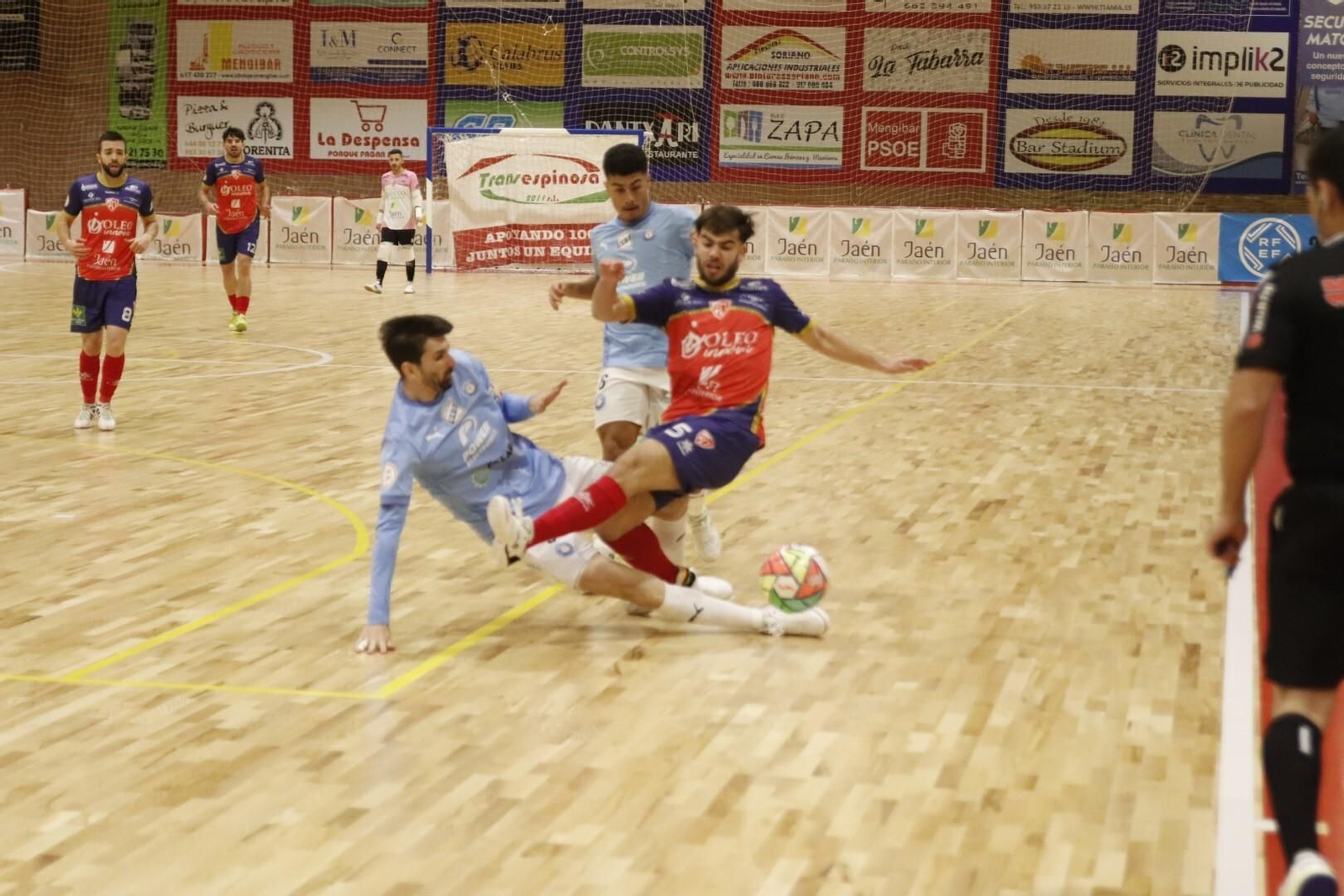 Dura derrota para un Mengíbar en un partido cuesta arriba desde el primer tiempo (1-6)