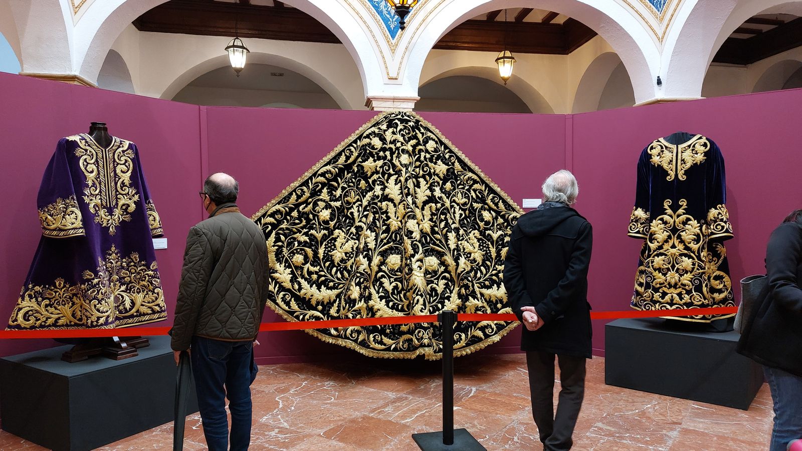 La exposición de estrenos de la Semana Santa, en imágenes