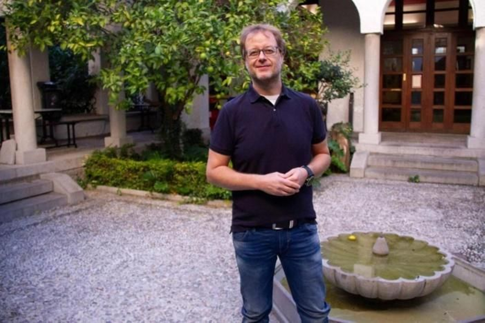 El dr. Cárdenas Cruz, intensivista del Hospital de Poniente, edita el primer manual para residentes