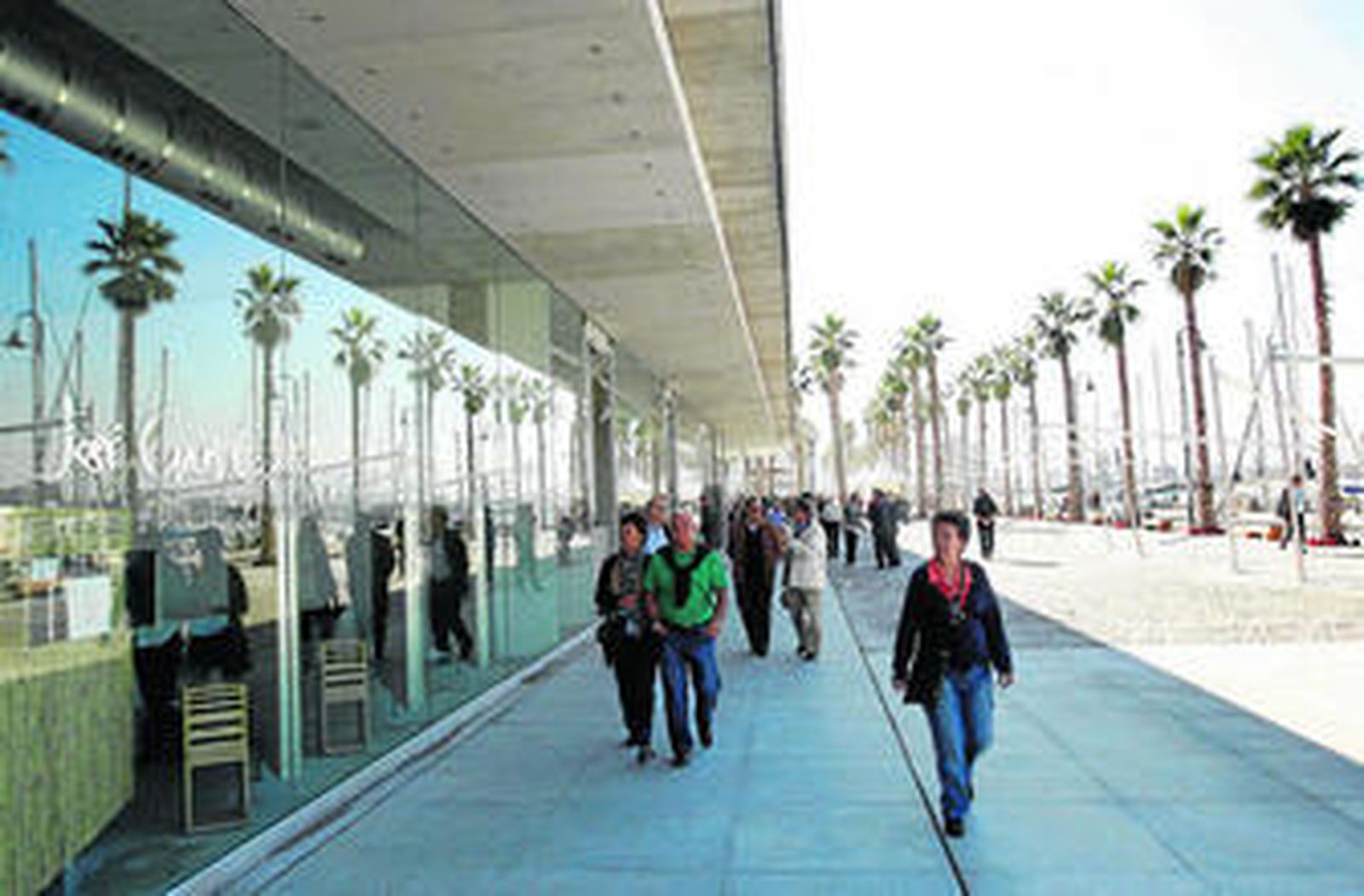 Pero, ¿qué es el Muelle Uno sino una prolongación de la calle Larios algunas manzanas más allá?