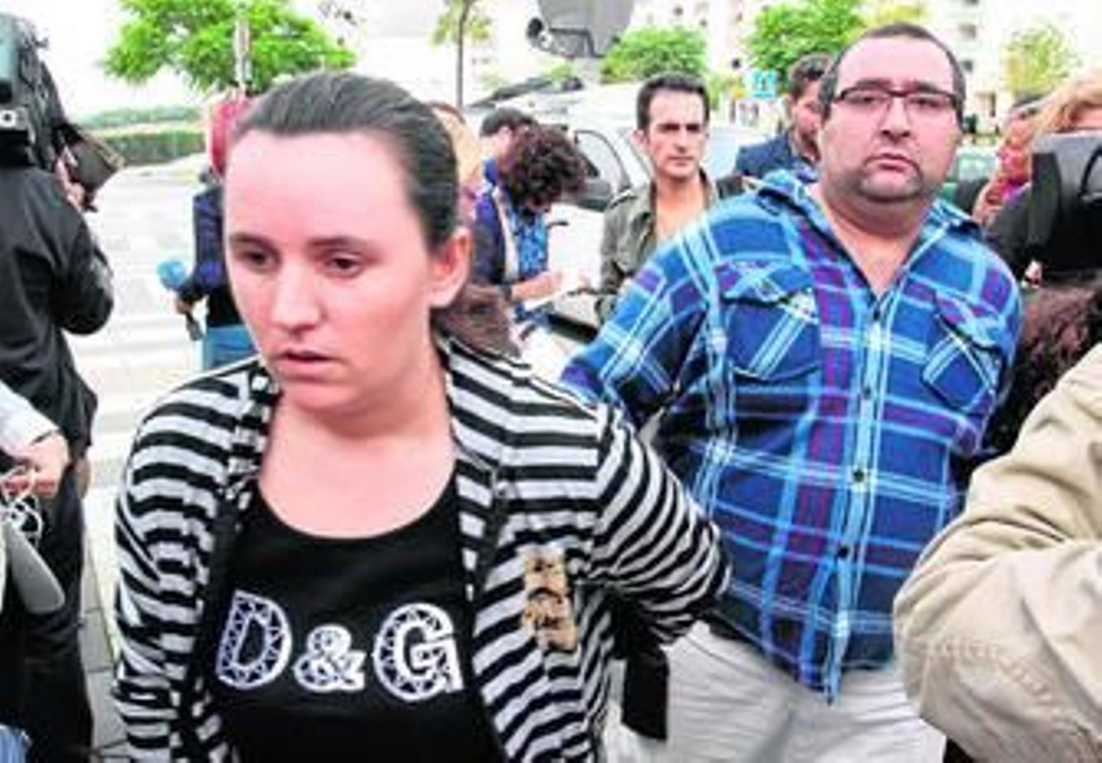 Los padres de la niña asesinada, ayer a su llegada al juicio.