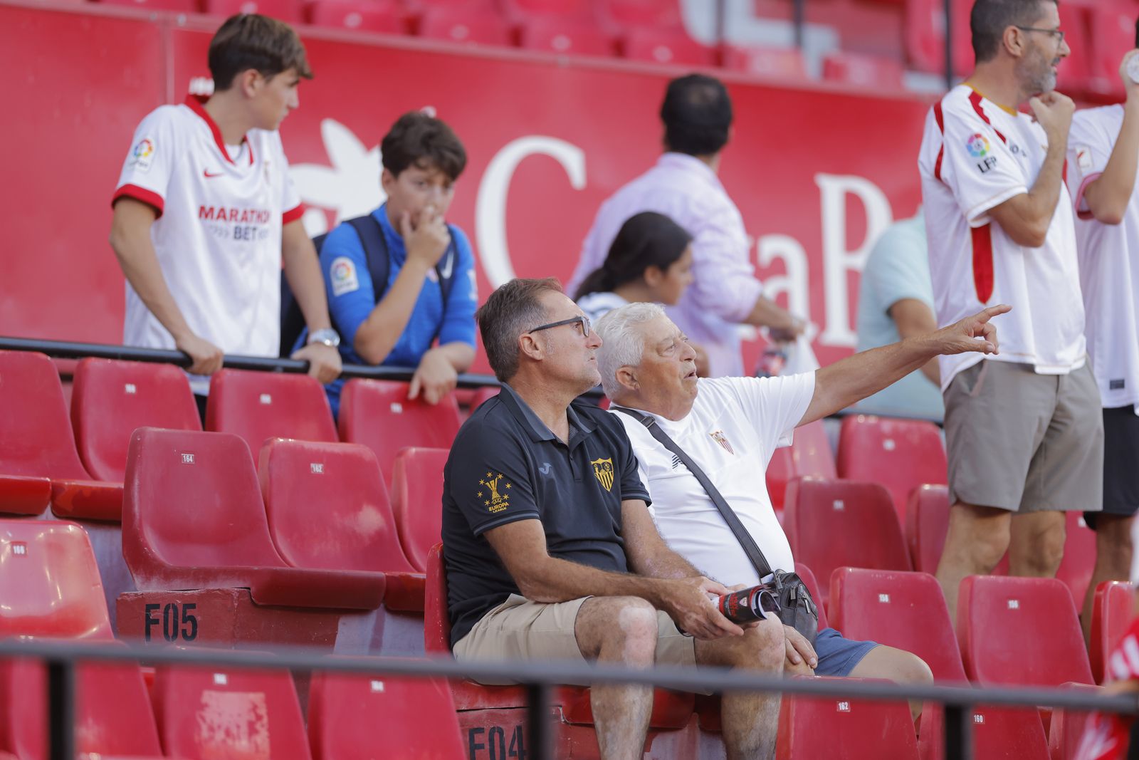 Búscate en las fotos del Sevilla-Almería