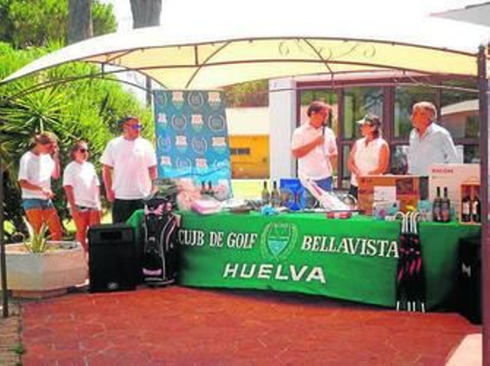 Un momento de la entrega de premios del torneo celebrado en Bellavista. Un momento de la entrega de premios del torneo celebrado en Bellavista.