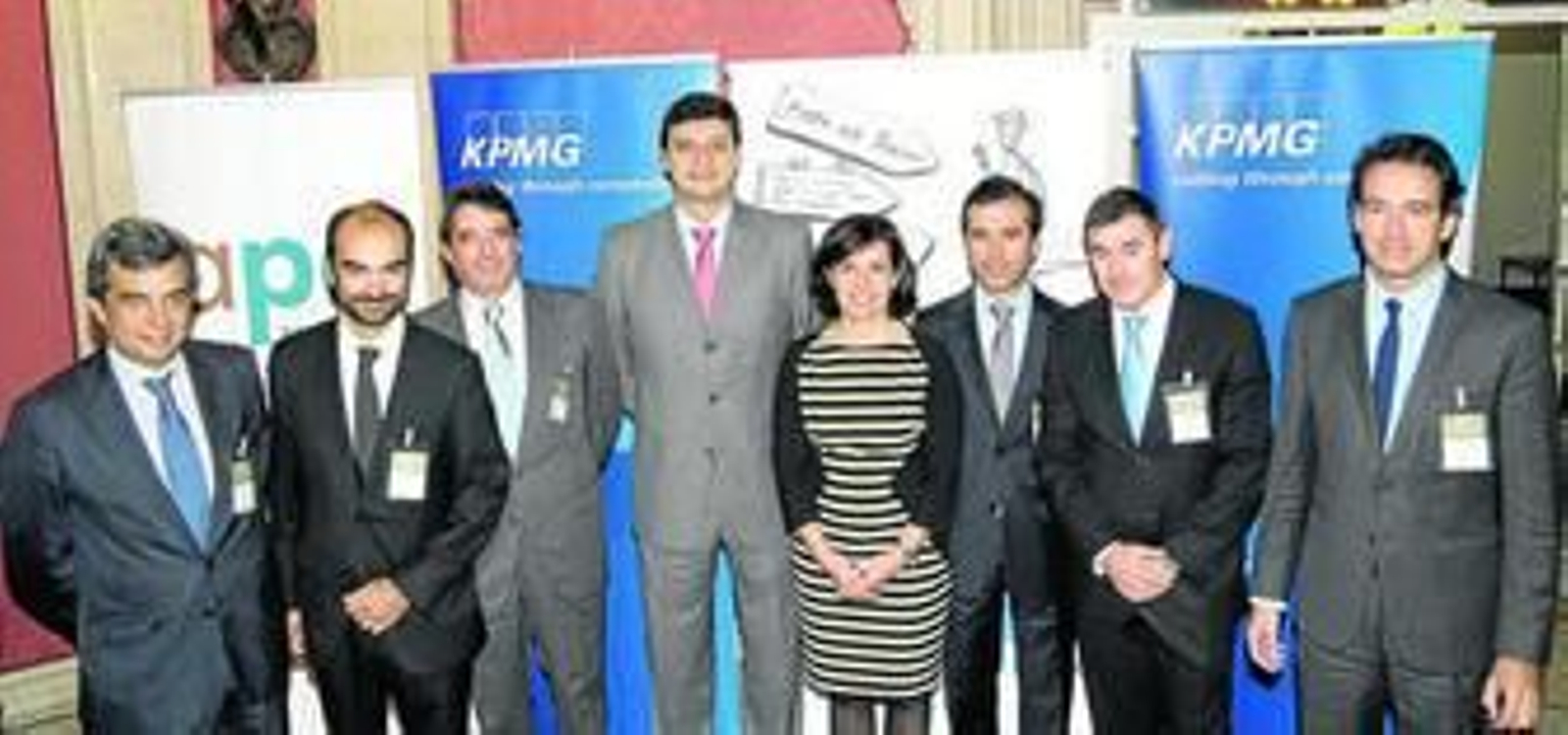 Nicolás Sierra, socio de KPMG; Francisco de la Puente, senior manager de KPMG en Andalucía; Álvaro Portes, director territorial de Cesce; Francisco  Javier Garzón, consejero delegado del ICEX; Beatriz Reguero directora del Área de Cuenta del Estado de Cesce; Jorge Monteiro, cónsul de Portugal; Antonio Hernández, socio de Estrategia Energética e Internacionalización de KPMG; y Felipe Medina, director de APD Zona Sur.